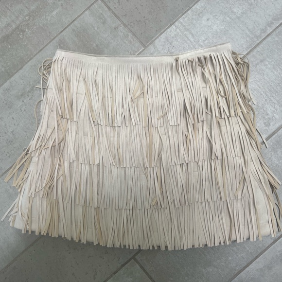 Cream fringe suede mini skirt, worn once - Picture 1 of 3